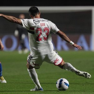 Eder em partida pelo São Paulo contra a Universidad Católica