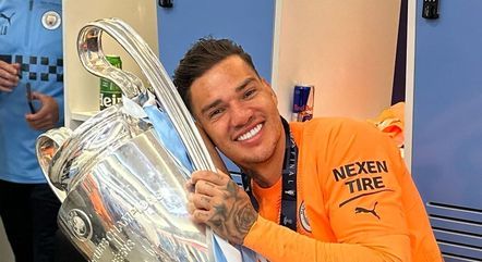 Ederson é indicado para prêmio de melhor goleiro do mundo na Bola de Ouro  2023