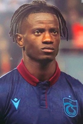 Edgar Ié (27 anos) - Zagueiro - Sem clube desde janeiro de 2022 - Último time: Trabzonspor - Passagem pela seleção de Portugal.