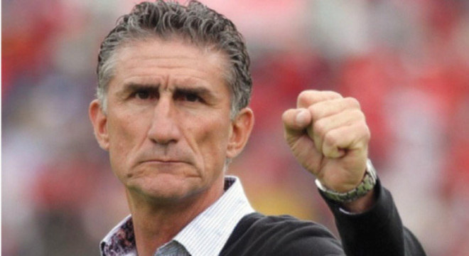 Edgardo Bauza - Contratado no final de 2015, o argentino deixou o clube aps receber um convite da seleo da Argentina. O treinador saiu com moral aps levar o time  semifinal da Libertadores daquele ano, sendo eliminado pelo campeo da edio, o Atltico Nacional