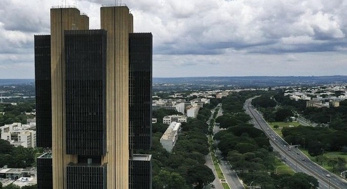 Taxa básica de juros figura em 13,75% ao ano