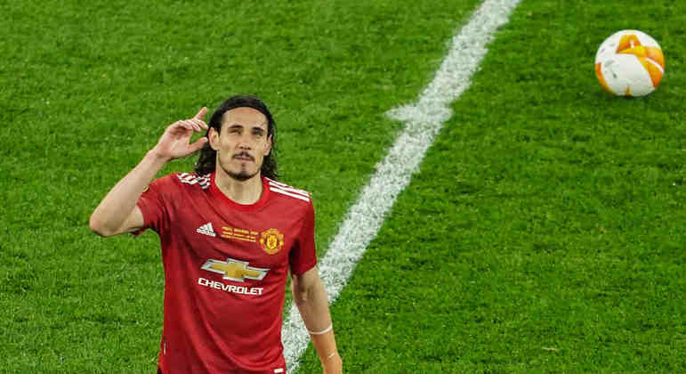 Edinson Cavani (atacante - 34 anos - Manchester United - Contrato até 30/06/2022)