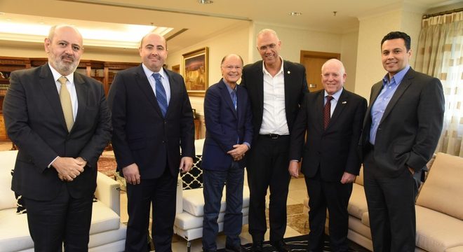 Participaram da cerimônia o presidente da Record TV, Luiz Cláudio Costa; o presidente da associação Unigrejas, Bispo Eduardo Bravo, o Bispo Edir Macedo, o embaixador de Israel no Brasil, Yossi Shelley, o Cônsul Geral de Israel em São Paulo, Dori Goren, e o Bispo Renato Cardoso