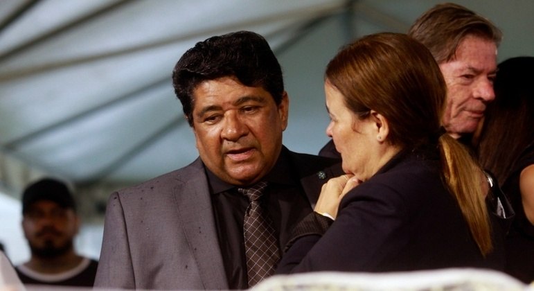 Ednaldo Rodrigues marcou presença no velório de Roberto Dinamite