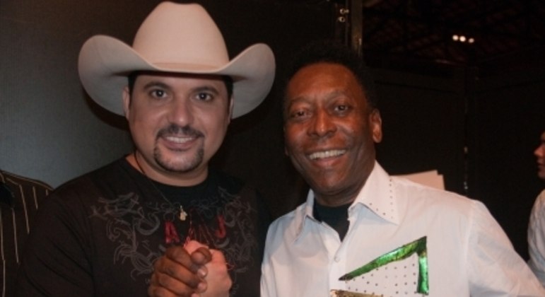 Sertanejo Edson e Pelé cantaram juntos na última tentativa do Rei de fazer sucesso na música