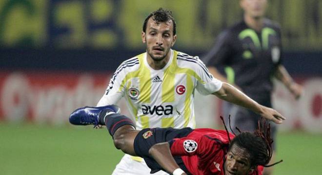 Edu Dracena é ídolo do Fenerbahçe por três temporadas. Fez 114 jogos, com seis gols marcados. Conquistou o Campeonato Turco e a Copa da Turquia na temporada de 2006 e 2007.