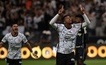 Jô faz o gol do Corinthians contra o Santos