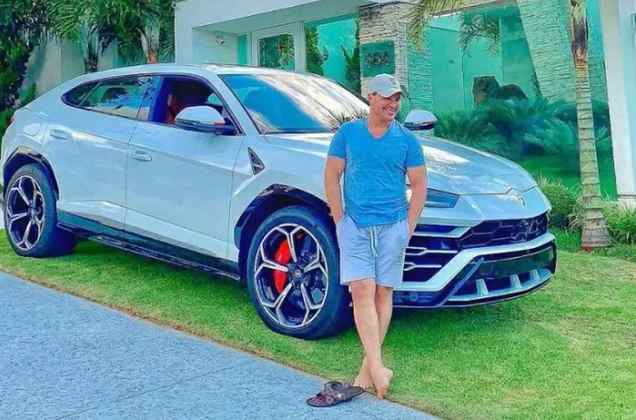 Eduardo Costa chamou a atenção nas redes sociais ao postar foto com seu carrão, o Lamborghini Urus.