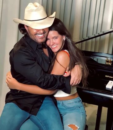 Vale lembrar que Eduardo também é pai de Maria Eduarda, de 15 anos, fruto do relacionamento dele com Lilia Araújo. Pai e filha parecem ter uma boa relação e, nas poucas publicações da jovem no Instagram, tem uma foto dos dois. 