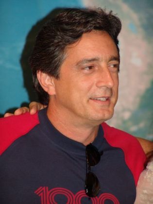 Eduardo Galvão - O ator, famoso pelas novelas na TV Globo, onde estreou em 1989, morreu em 7/12/2020 após internação para tratamento da Covid no Rio de Janeiro. Ele chegou a ser intubado, mas a coronavírus comprometeu 50% dos pulmões, e ele não resistiu. Tinha 58 anos.
