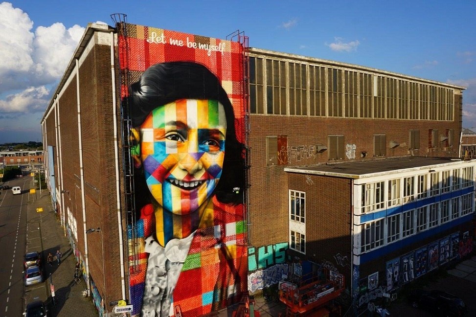 O mural 'Anne Frank', em Amsterdã, na Holanda, lembra vítimas do nazismo
