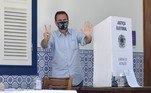 Os eleitores do Rio de Janeiro também votam para o segundo turno das eleições no munícipio. Durante a manhã deste domingo (29), o ex-prefeito Eduardo Paes (DEM), candidato à Prefeitura, votou no Gávea Golf Club, em São Conrado, na Zona Sul do Rio 