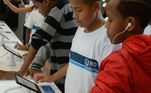 O Brasil terá Pned (Política Nacional de Educação Digital) para garantir o acesso, sobretudo das populações mais vulneráveis, a recursos, ferramentas e práticas digitais. O Pned, aprovado pelo Congresso Nacional no ano passado, foi sancionado quarta-feira (11) pelo presidente Luiz Inácio Lula da Silva e publicado no Diário Oficial da União. O objetivo da Pned, conforme o texto da lei, é articular os programas, projetos e ações de municípios, estados, Distrito Federal e União, de diferentes áreas e setores governamentais, para potencializar e melhorar os resultados dessas políticas públicas