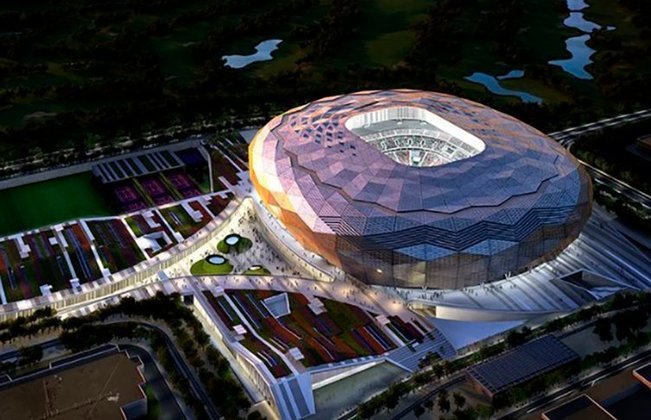 Education City - O estádio fica na região das universidades do Qatar e é considerado um dos mais ambientalmente sustentáveis do mundo. Para 40 mil pessoas. 