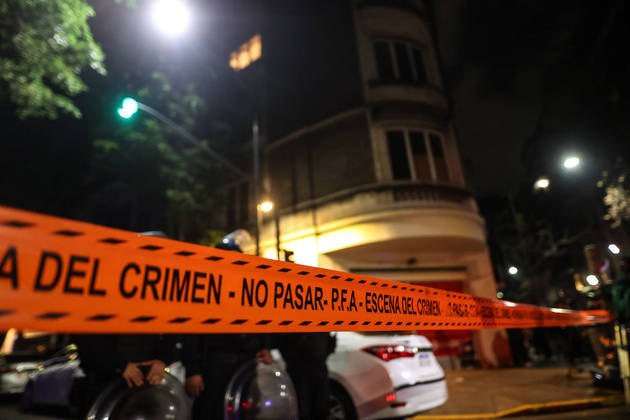 A polícia argentina isolou o local do atentado assim que aconteceu. O homem de 35 anos que tentou disparar contra Cristina Kirchner já está atrás das grades