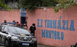 AME6686. SAO PAULO (BRASIL), 27/03/2023.- Fotografía de la salida del colegio público donde se ha presentado un ataque con arma punzante hoy, en São Paulo (Brasil). El ataque, que causó la muerte de una profesora de 71 años y heridas a otros cinco miembros del colegio, es un alumno de 13 años que cursa el grado octavo y que fue controlado por la policía, según informa la prensa local. EFE/ Isaac Fontana