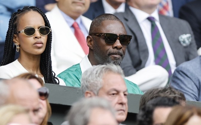 O ator Idris Elba, que interpretou o líder sul-africano Nelson Mandela no filme Mandela: Longo Caminho para a Liberdade, também estava na quadra central