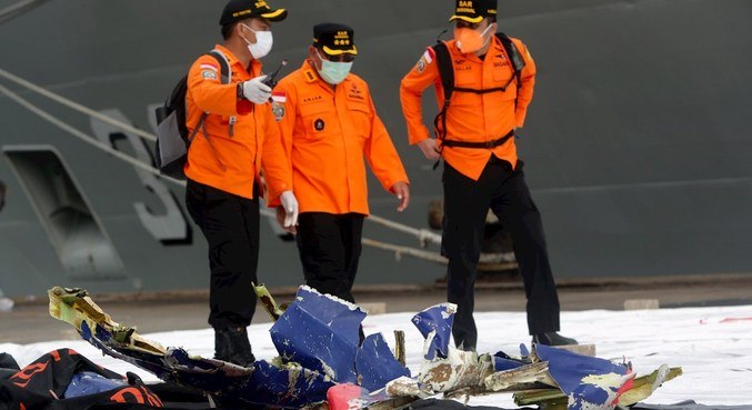 Equipes encontraram partes da aeronave no mar