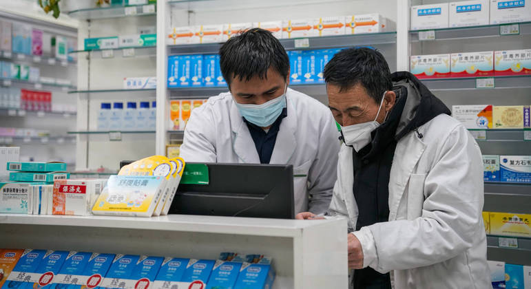 Farmácias da China estão com medicamentos esgotados para tratar a Covid-19