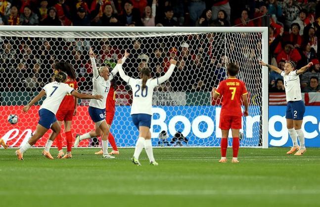 Alessia Russo, Lauren Hemp, Chloe Kelly, Rachel Daly fizeram os outros gols da Inglaterra. Nas oitavas de final, as europeias enfrentarão a Nigéria, no dia 7 de agosto, às 4h30 (horário de Brasília), em Brisbane 