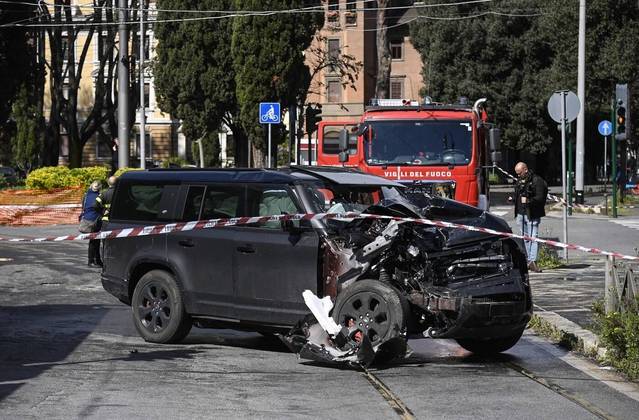 Segundo a agência EFE, o jogador disse à polícia que o bonde havia ultrapassado o sinal vermelho. As autoridades locais investigam o caso