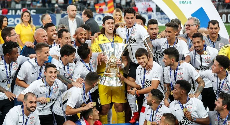 Semelhanças entre 2017 e 2023O Botafogo somou os mesmos pontos que o Corinthians de 2017 no primeiro turno. A campanha dos cariocas, no entanto, foi mais vitoriosa. São 15 vitórias, contra 14 do Timão. O Glorioso chegou a abrir 13 pontos do vice-líder Palmeiras, enquanto o Corinthians manteve oito em relação ao Grêmio naquela edição