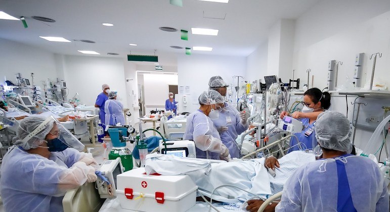Nesta semana o Brasil ultrapassou a marca de 300 mil mortes por covid-19