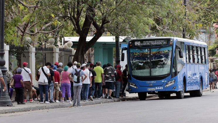 Em 2020 e 2021, a celebração foi cancelada por causa da pandemia de covid-19. A festa de 1º de Maio ocorre normalmente na Praça da Revolução, mas fontes sindicais informaram ontem que não será possível celebrar a data em 2023 devido à falta de combustível