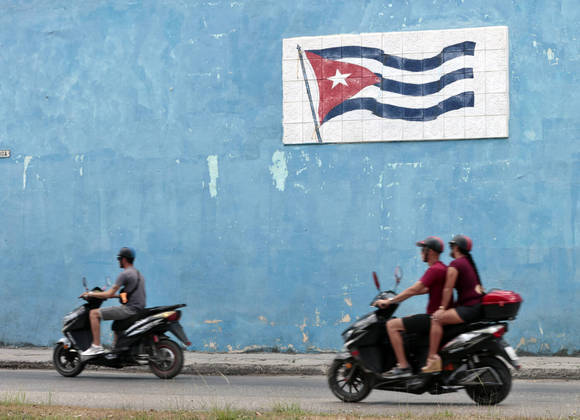Essa celebração vai deixar de acontecer pela primeira vez, por motivos econômicos, desde 1959, quando os revolucionários ganharam a disputa e assumiram o poder. A crise de abastecimento de combustível também forçou o cancelamento das aulas em ao menos cinco universidades do país nesta semana·         Compartilhe esta notícia no WhatsApp·         Compartilhe esta notícia no Telegram