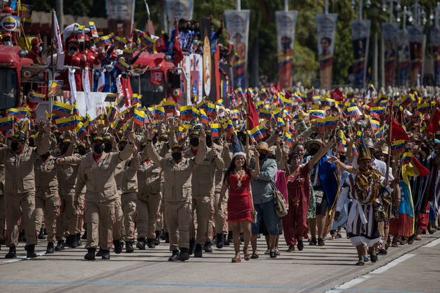 Parte da sociedade civil venezuelana também participou das festividades, celebradas diante da contínua crise econômica e política que o país vive