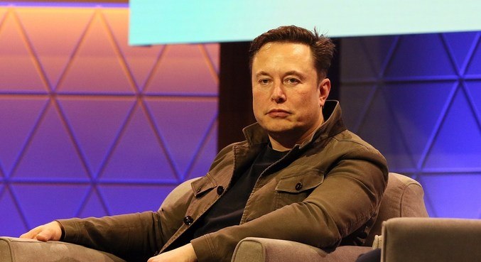Elon Musk, dono do Twitter, realiza uma série de demissões na empresa