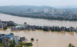 Liuzhou (China), 11/07/2020.- Buildings are seen in a flooded part of Liuzhou city, Guangxi region, China, 11 July 2020. Guangxi region is one of the worst affected by flood regions in China with hundreds of thousands of people displaced. (Estados Unidos) EFE/EPA/Liao Ziyuan CHINA OUT