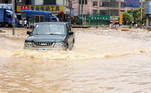 Liuzhou (China), 11/07/2020.- A car drives in a flooded part of Liuzhou city, Guangxi region, China, 11 July 2020. Guangxi region is one of the worst affected by flood regions in China with hundreds of thousands of people displaced. (Estados Unidos) EFE/EPA/Liao Ziyuan CHINA OUT
