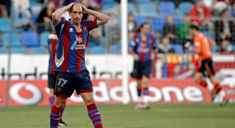 Rubiales foi jogador de futebol de 1997 a 2009. No entanto, passou apenas por equipes de menor porte da Espanha, como Levante, Mallorca B, Xerez e Guadix. Na posição de defensor, o espanhol era conhecido por ter pouca técnica e muita determinação. A aposentadoria dele foi precoce, aos 32 anos