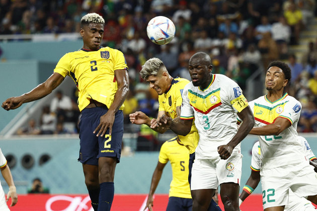 As boas atuações no clube mexicano garantiram para ele um lugar reservado na seleção equatoriana. Desde o ano passado, ele é convocado com frequência pela 'La Tri'. Na última Copa do Mundo, o zagueiro foi titular em todas as partidas da fase de grupos, contra Holanda, Catar e Senegal - o Equador ficou em 3º lugar no grupo A, e não se classificou para as oitavas