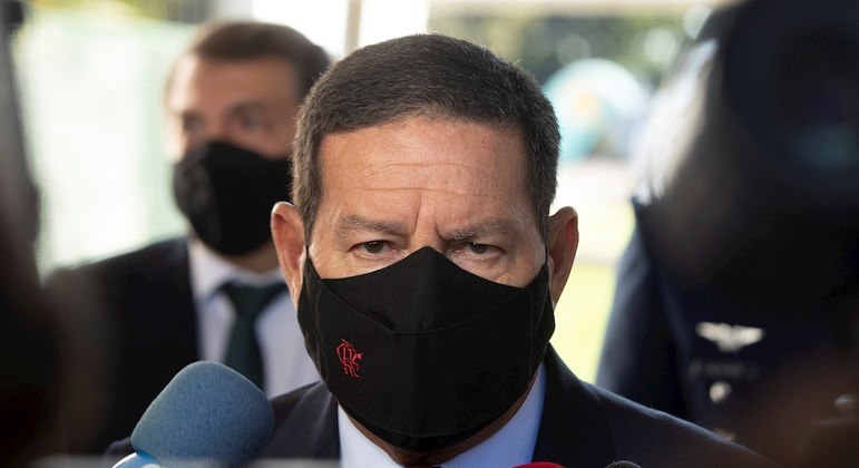 Mourão fez questão de demonstrar o quanto o Palácio do Planalto não quer Tite