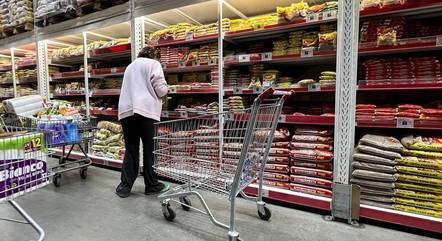 Inflação segue acima de 10% no período de 12 meses