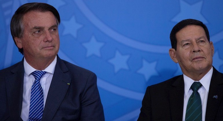 O presidente Jair Bolsonaro e o vice-presidente Hamilton Mourão durante evento público