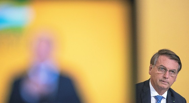 Bolsonaro: 'Não é o que eles [funcionários públicos] merecem, mas é o que podemos dar'