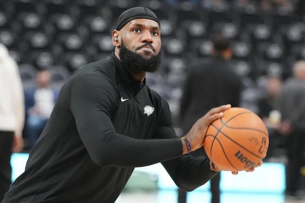 6º – LeBron James (basquete) – US$ 1,53 bilhão (cerca de R$ 7,4 bilhões)
