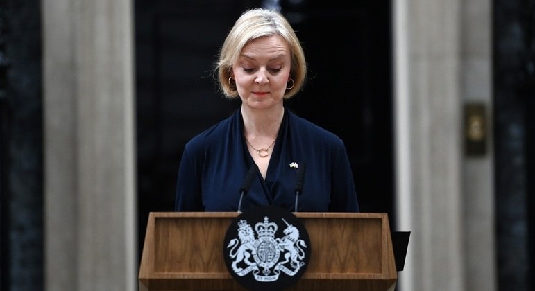 Liz Truss renunciou ao cargo de primeira-ministra do Reino Unido nesta quinta
