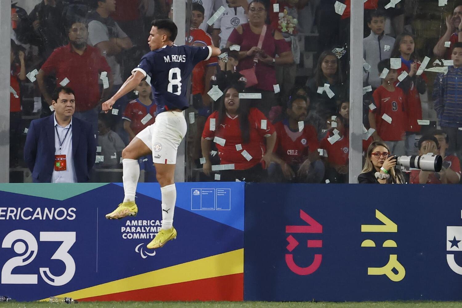 Bruno Méndez é titular em vitória do Uruguai e será desfalque para o  Corinthians em clássico