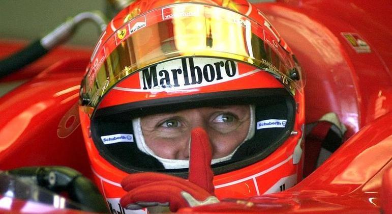 Schumacher venceu dois campeonatos de Fórmula 1 pela Benneton, em 1994 e 1995, e depois cinco campeonatos consecutivos pela Ferrari, entre 2000 e 2004. Ele se aposentou em 2006, mas voltou para a competir com a Mercedes de 2010 a 2012