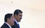 Maduro chegou ao encontro e caminhou ao lado do presidente da Bolívia, Luis Arce