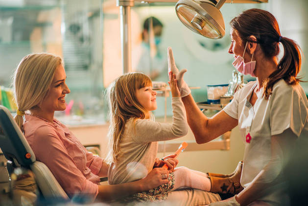 É muito bom ir com a família à consulta do dentista (foto BluaU-Sanitas)

