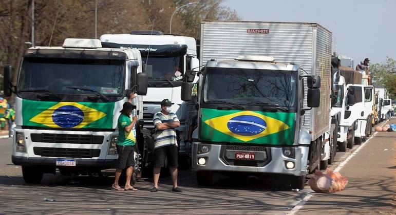 Para receber o auxílio, caminhoneiros devem ter registro como autônomo no RNTRC até 31/05
