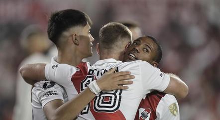 Jogadores do River Plate comemoram gol