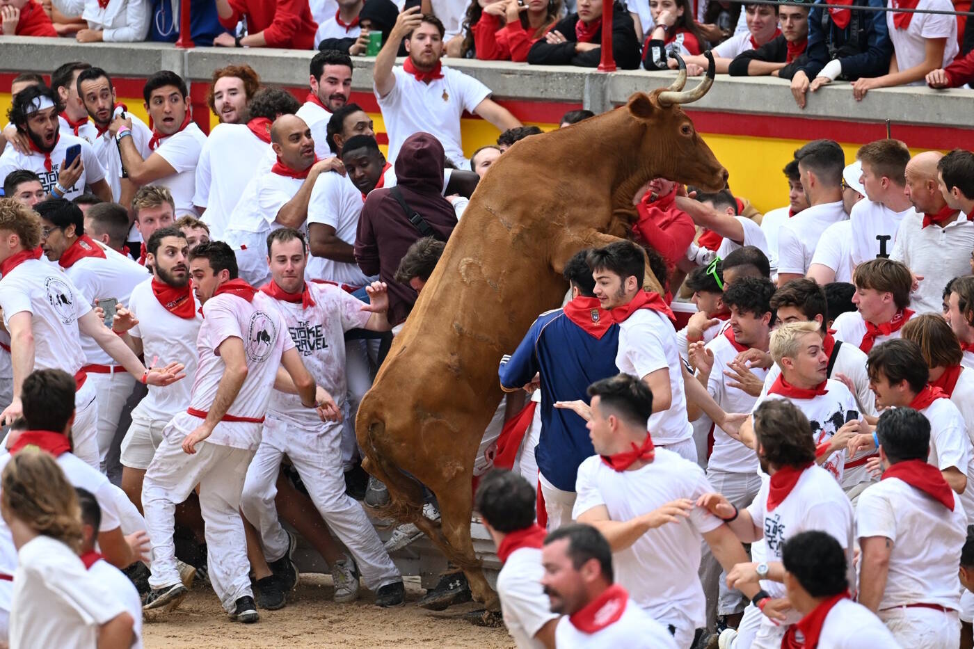 Espanha: corrida de touros de San Fermín tem dezenas de feridos - Notícias  - R7 Internacional