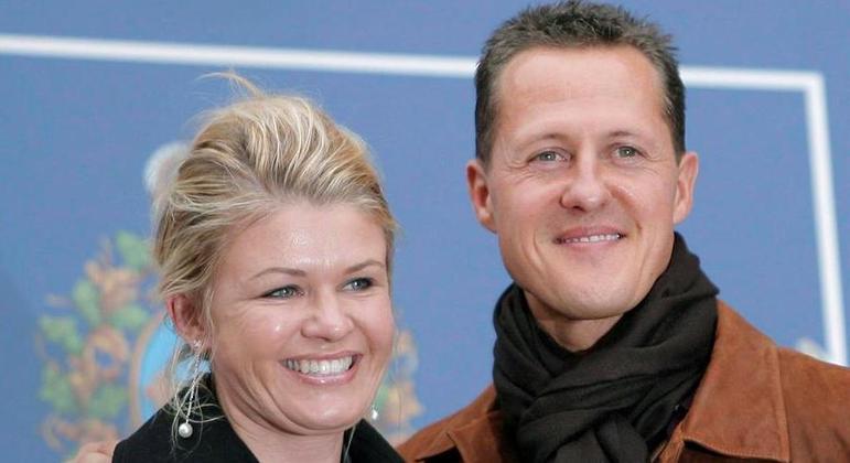 Schumacher vive em sua casa em Lake, na Suíça, onde recebe todos os cuidados médicos necessários e a mulher, Corinna, é quem é mais próxima dele. Na série documental sobre o piloto, Corinna contou que o marido continua ao lado dela. 