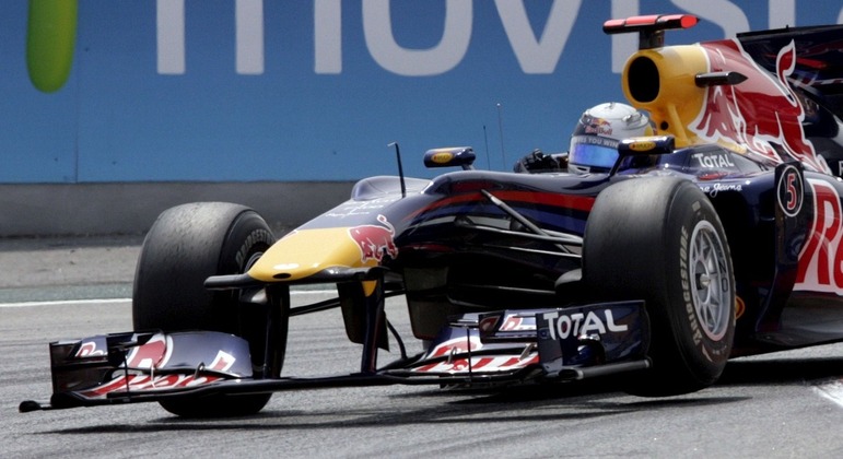 Depois da McLaren, foi a vez da Red Bull desfrutar da experiência do profissional em carros. Com a equipe austríaca, Newey foi o responsável por projetar os quatro carros que levaram Sebastian Vettel a ser tetracampeão de Fórmula 1, em 2010, 2011,2012 e 2013